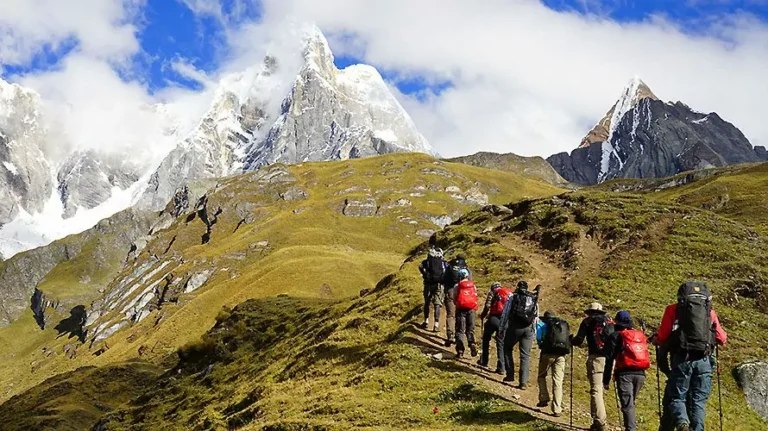 Altitude Acclimatization Guide for High-Altitude Trekkers